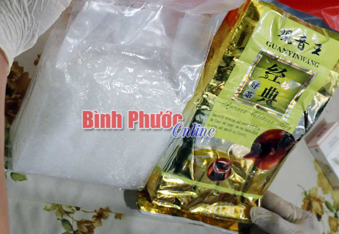 Bắt giữ hai đối tượng mang gần 1 kg ma túy đá từ TPHCM đến Bình Phước ảnh 1