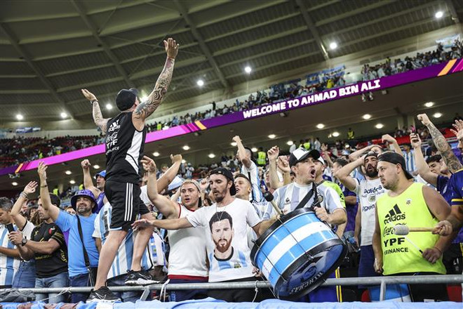 World Cup 2022: Cổ động viên Argentina khắc ghi "nỗi đau năm 1998" ảnh 1