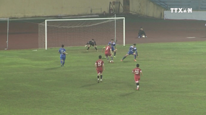 [Video] HLV Hữu Thắng tạo dấu ấn riêng với lối chơi ban bật nhỏ ảnh 1