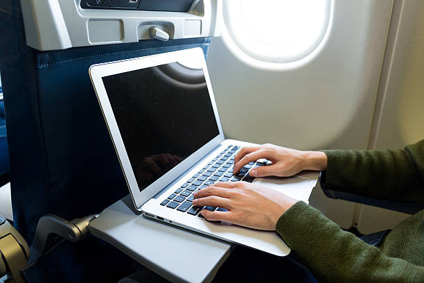 Mỹ có thể cấm sử dụng laptop trong các chuyến bay quốc tế ảnh 1