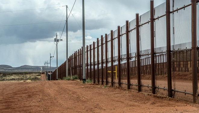 Ông Trump đổi kế hoạch, muốn dân Mỹ chi tiền xây tường ngăn Mexico ảnh 1