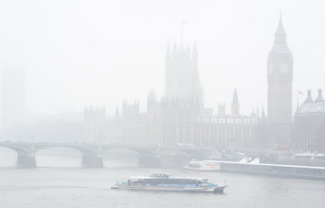 Anh: Giao thông tại miền Bắc xứ England tê liệt vì bão tuyết ảnh 1