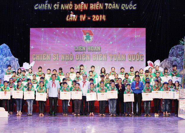 [Photo] Lễ tuyên dương Chiến sỹ nhỏ Điện Biên năm 2014 ảnh 4