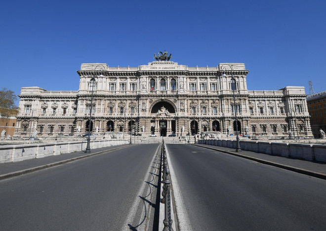 Thụy Sĩ gia hạn các biện pháp kiểm soát dịch, Italy bác bỏ nới lỏng ảnh 1