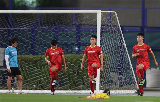 Duy Mạnh, Đình Trọng, Minh Vương phải tập riêng với bác sỹ ở Dubai ảnh 1