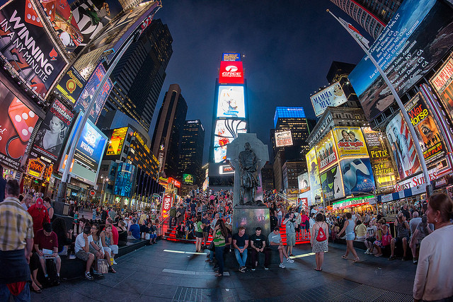 Bất chấp kinh tế khó khăn, du khách Trung Quốc vẫn “chịu chơi” ảnh 1