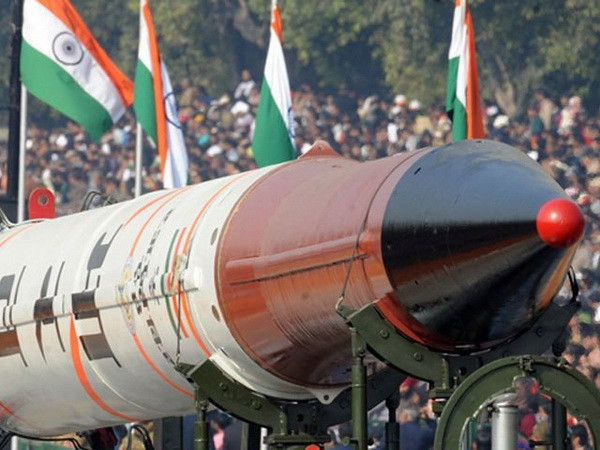 Ấn Độ phóng thành công tên lửa Agni-IV mang đầu đạn hạt nhân ảnh 1