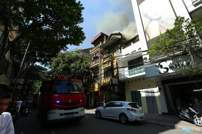 Dập tắt vụ cháy nhà hàng Trúc Lâm Trai trên phố Lê Ngọc Hân ảnh 3