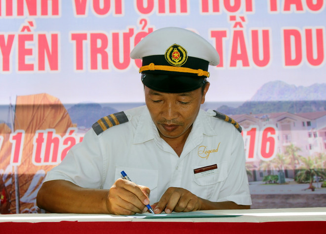 Chủ tàu trên vịnh Hạ Long cam kết không "chặt chém" khách ảnh 2