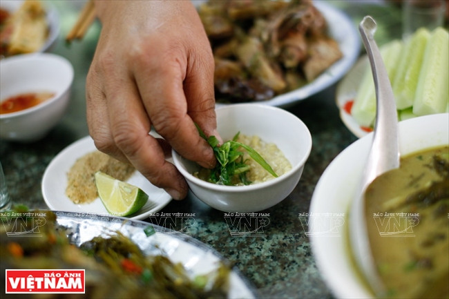 Về Quỳnh Nhai thưởng thức món “cỏ cố hương” của người Thái ảnh 8