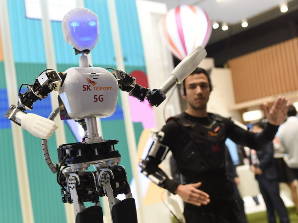 Doanh số bán người máy công nghiệp trên toàn cầu tăng mạnh ảnh 1