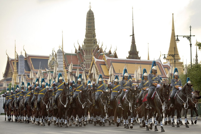 Thái Lan tưng bừng mừng sinh nhật Nhà Vua và Quốc khánh ảnh 1