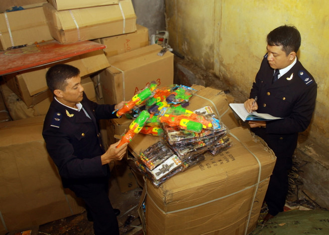 Đề nghị đình chỉ cán bộ để xảy ra buôn lậu lớn ở Móng Cái ảnh 1