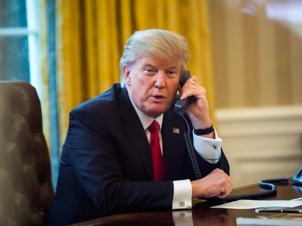 Cố vấn Tổng thống Mỹ "bịa chuyện" để biện hộ cho lệnh cấm nhập cư ảnh 1