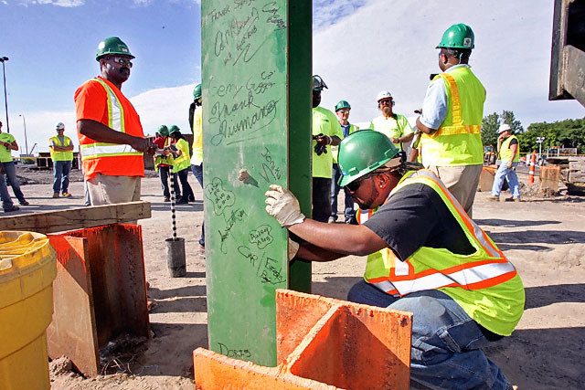 Tỷ lệ thất nghiệp trong tháng Tư ở Mỹ thấp nhất trong 1 thập kỷ qua ảnh 1