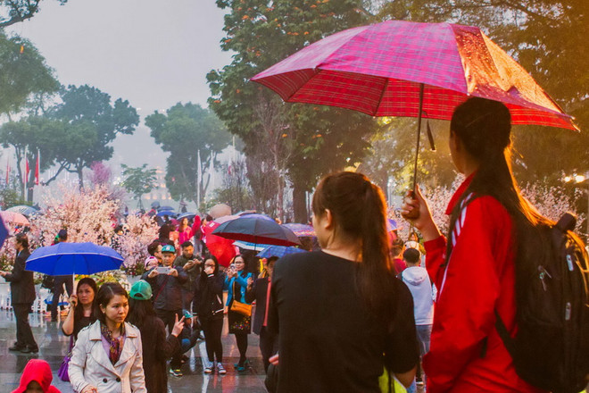 Đêm 26/2, mưa phùn kết hợp nồm ẩm tiếp tục duy trì ở Bắc Bộ ảnh 1