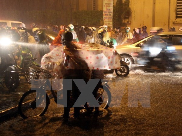 Đêm 12/5, nhiều vùng trên cả nước có mưa rào và dông, đề phòng tố lốc ảnh 1