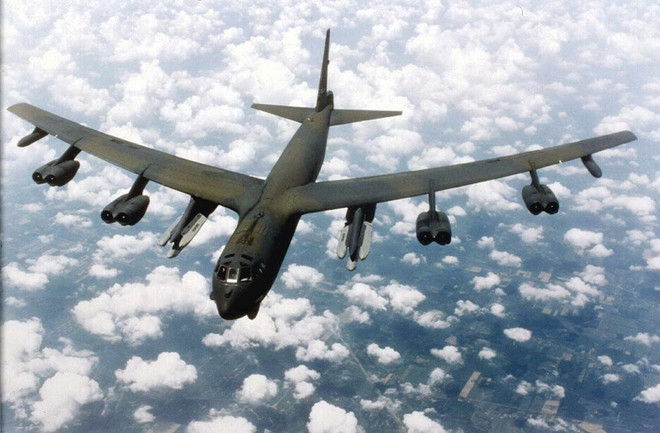 Lầu Năm Góc điều máy bay ném bom B-52 chống IS ở Iraq, Syria ảnh 1