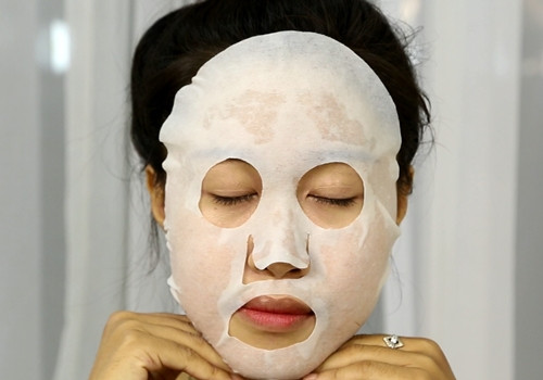 Tuyệt chiêu trang điểm khiến da bóng mướt trong mùa hanh khô ảnh 1