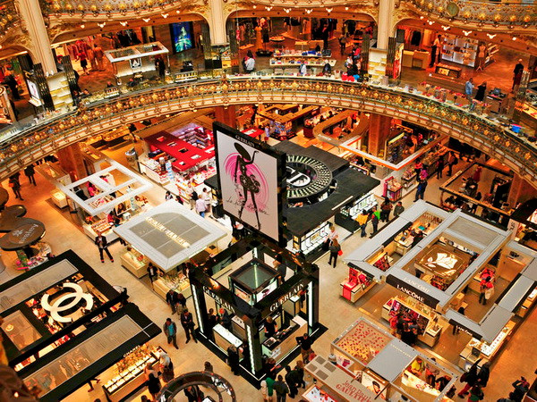 [Video] Khách du lịch nhộn nhịp quay trở lại Paris mua sắm ảnh 1