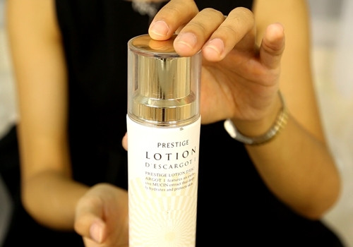 Tuyệt chiêu trang điểm khiến da bóng mướt trong mùa hanh khô ảnh 3