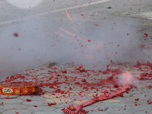 Bắt giữ nhiều đối tượng sử dụng pháo nổ trái phép ở Hải Dương ảnh 1