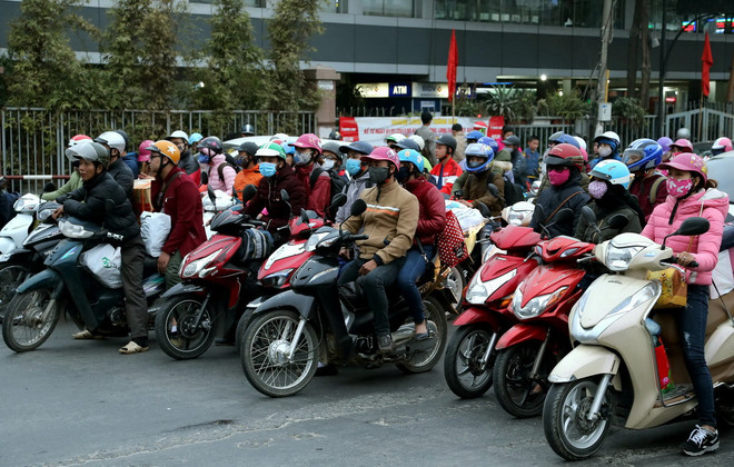 Công an Hà Nội ra quân đảm bảo giao thông sau kỳ nghỉ Tết ảnh 8