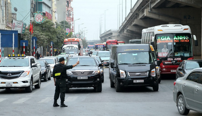 Công an Hà Nội ra quân đảm bảo giao thông sau kỳ nghỉ Tết ảnh 9