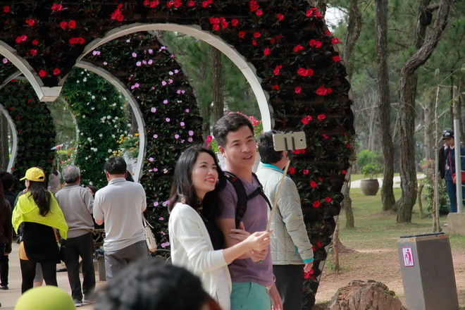 Đón hơn 100.000 lượt du khách, Đà Lạt bị quá tải trong dịp Tết ảnh 1