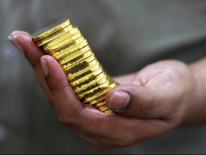 Giá vàng trên thị trường châu Á trượt dốc do đồng USD phục hồi ảnh 1