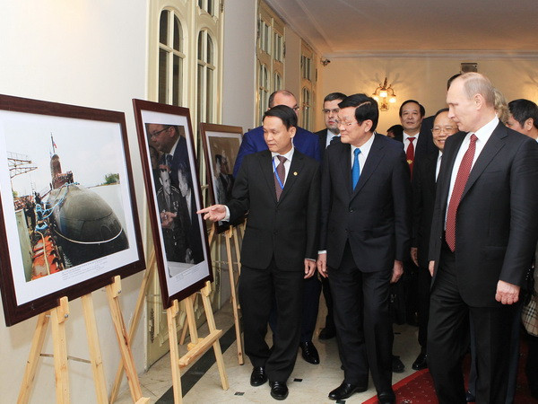 Nguyên thủ Việt Nam, Nga dự triển lãm ảnh quan hệ hai nước ảnh 1