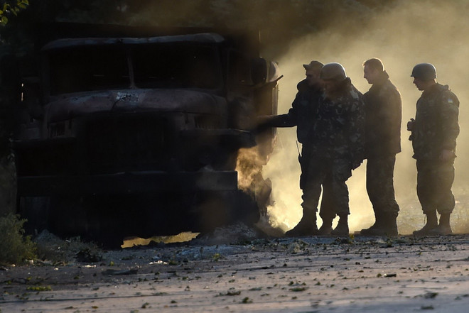 Sở chỉ huy quân sự ở miền Đông Ukraine bị trúng rocket ảnh 1