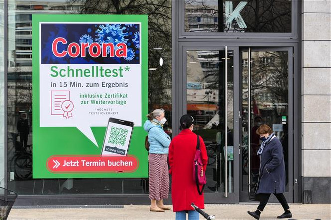 Thế giới ghi nhận hơn 1,68 triệu ca mắc mới COVID-19 trong 24 giờ ảnh 1