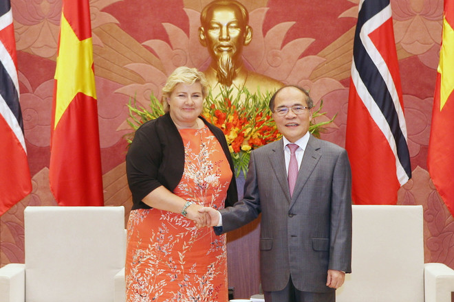 Chủ tịch Quốc hội Nguyễn Sinh Hùng tiếp Thủ tướng Na Uy ảnh 1