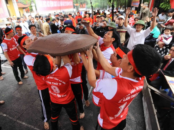 "Inh tai" nghe tiếng pháo đất tại Lễ hội mùa Xuân ở Hải Dương ảnh 1