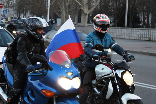 Chùm ảnh đoàn xe ủng hộ Crimea quay trở về với Nga ảnh 6