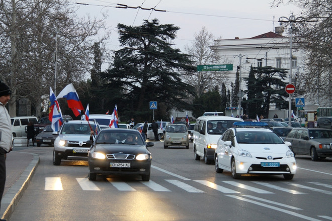 Chùm ảnh đoàn xe ủng hộ Crimea quay trở về với Nga ảnh 7