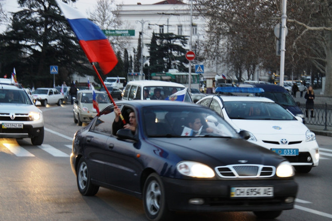 Chùm ảnh đoàn xe ủng hộ Crimea quay trở về với Nga ảnh 8