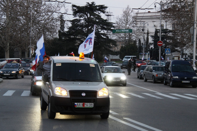 Chùm ảnh đoàn xe ủng hộ Crimea quay trở về với Nga ảnh 9