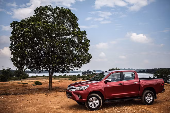 Trải nghiệm vượt địa hình với mẫu xe Toyota Hilux 2016 tại Đồng Mô ảnh 1