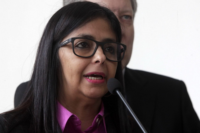 Ngoại trưởng Venezuela Delcy Rodríguez tại cuộc họp báo ở thủ đô Caracas ngày 8/12. (Nguồn: EPA/TTXVN) Ngoại trưởng Venezuela bị "cấm cửa" dự cuộc họp của Mercosur ảnh 1