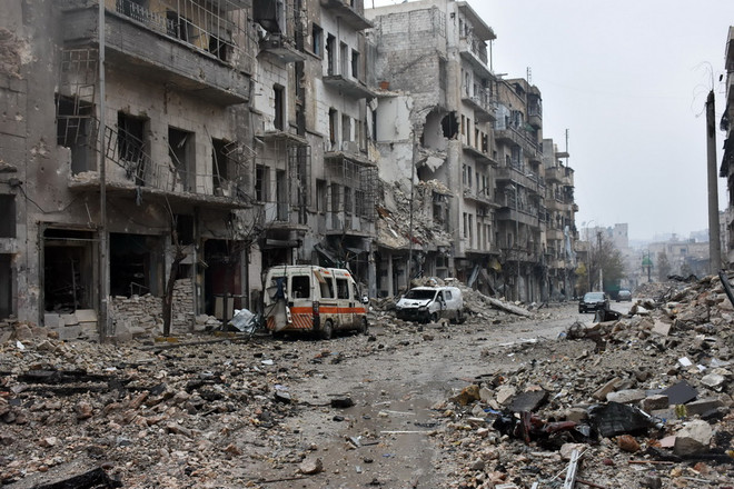 Cảnh đổ nát ở Aleppo. (Nguồn: AFP/TTXVN) Cộng đồng quốc tế nỗ lực cứu vãn thỏa thuận ngừng bắn ở Aleppo ảnh 1