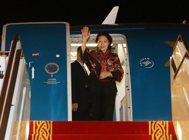 Chủ tịch Quốc hội Nguyễn Thị Kim Ngân đến sân bay Abu Dhabi - Royal Jet ở Thủ đô Abu Dhabi, UAE tối 11/12. (Ảnh: Trọng Đức/TTXVN) Chủ tịch Quốc hội kết thúc thăm Ấn Độ, dự hội nghị nữ chủ tịch QH ảnh 1