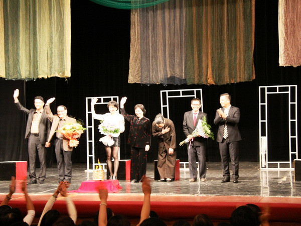 Vở diễn "Cát bụi" chinh phục khán giả người Việt tại Nga ảnh 1