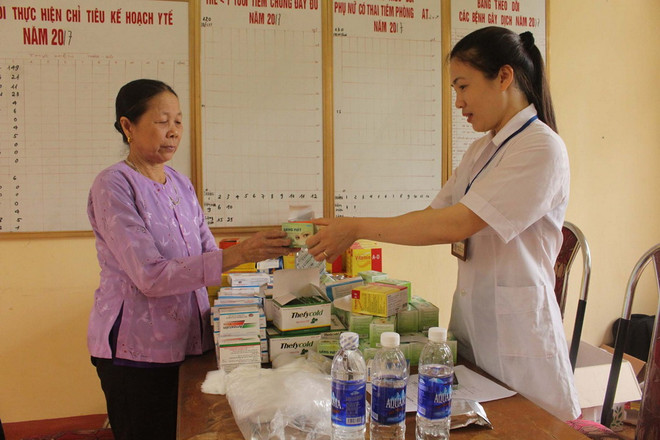 Bộ Y tế sẽ thí điểm cho bệnh nhân mãn tính nhận thuốc ngay tại xã ảnh 1