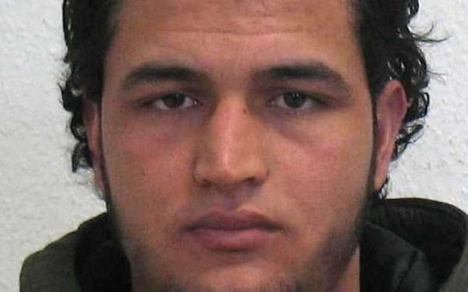 Anis Amri - nghi can chính trong vụ tấn công bằng xe tải tại Berlin. (Nguồn: Telegraph) Vụ đâm xe tải tại Đức: Thụy Sĩ mở cuộc điều tra nghi can chính ảnh 1