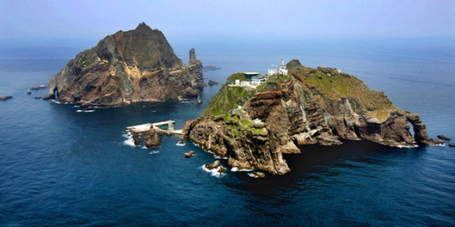 Quần đảo Dokdo mà Nhật Bản cũng tuyên bố chủ quyền và gọi là Takeshima. (Nguồn: ileriduny.com) Hải quân Hàn Quốc tập trận bảo vệ đảo tranh chấp với Nhật Bản ảnh 1