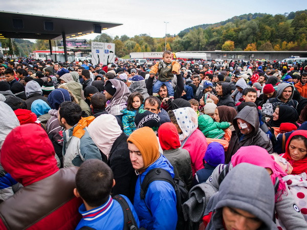 EU "dọa" cắt viện trợ với 3 nước từ chối tiếp nhận người tị nạn ảnh 1