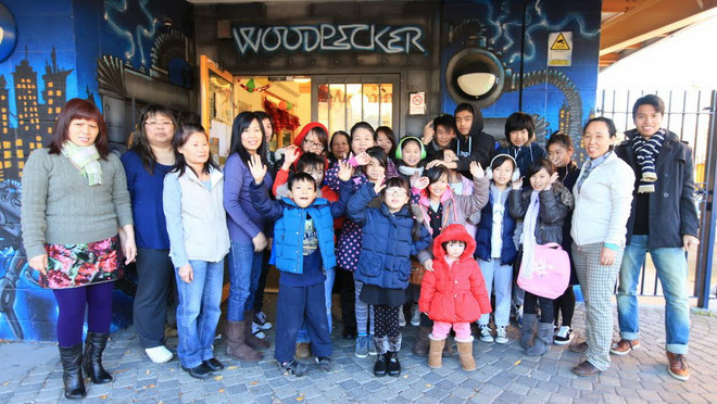 Miệt mài công việc "giữ lửa" cho tình yêu tiếng Việt nơi trời Tây ảnh 1