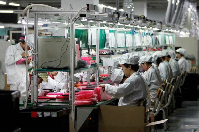 Một dây chuyền sản xuất của Foxconn. (Nguồn: iDownloadBlog) Nikkei: Apple muốn rút 15-30% dây chuyền sản xuất khỏi Trung Quốc ảnh 1